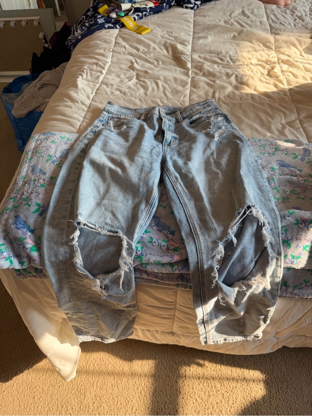 American Eagle Outfitters Light Blue Distressed Boyfriend Jeans